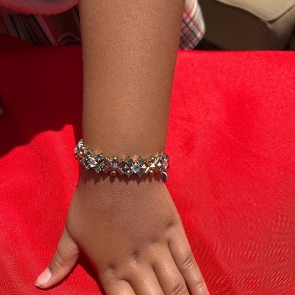 Vintage  Stretch Bracelet Crystal With Metal Beads NWT - Picture 4 of 6